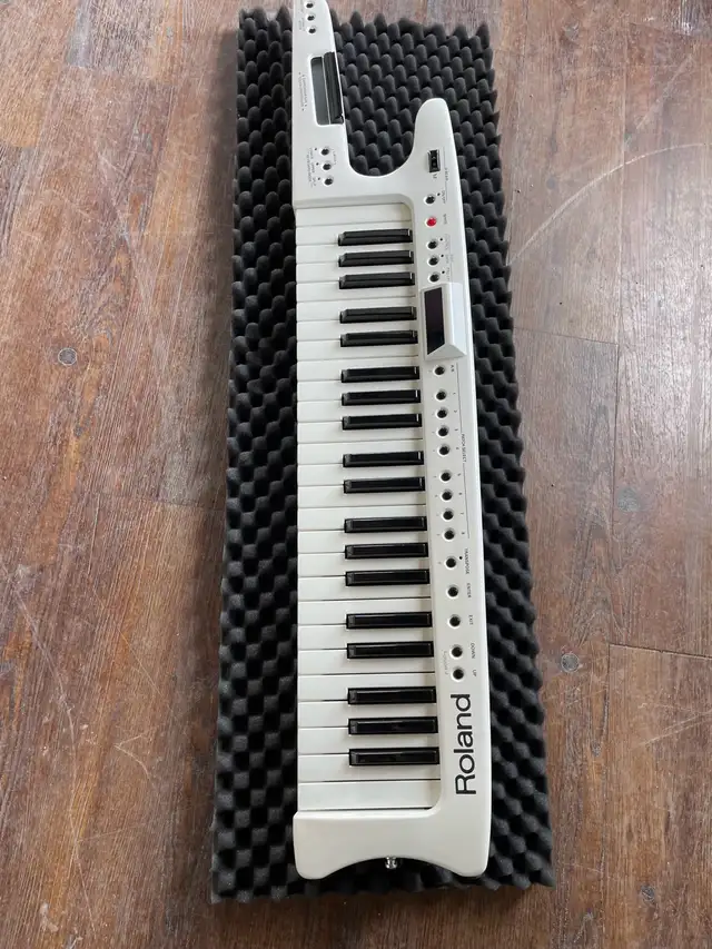 Roland AX7