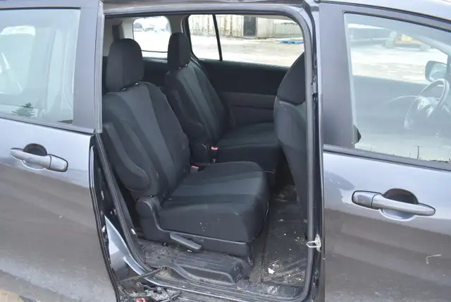 2013 Mazda MAZDA5 Touring - Photo 17