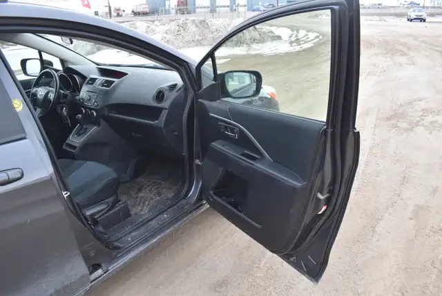 2013 Mazda MAZDA5 Touring - Photo 20