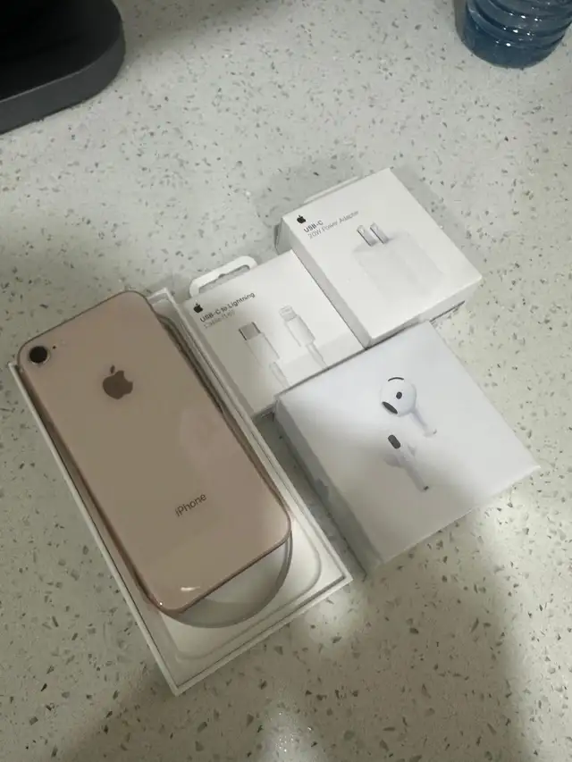 iPhone 8 256GB Airpods/adapter/Delivery