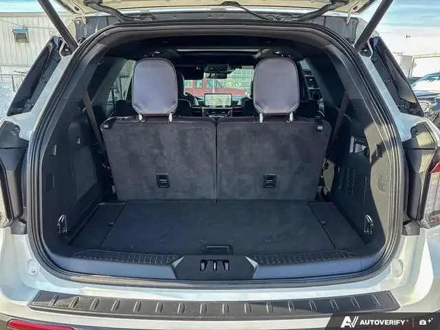 2025 Ford Explorer Platinum - Photo 13