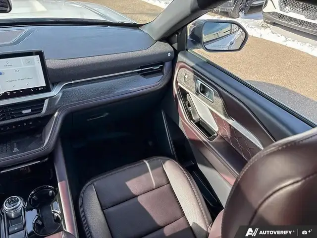 2025 Ford Explorer Platinum - Photo 26