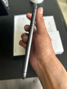 IPHONE 11 64GB 100% battAirpods Pkg/Delivery - Photo 2