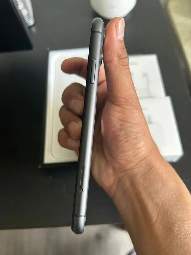 IPHONE 11 64GB 100% battAirpods Pkg/Delivery - Photo 4