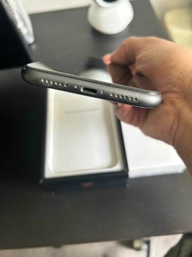 IPHONE 11 64GB 100% battAirpods Pkg/Delivery - Photo 6