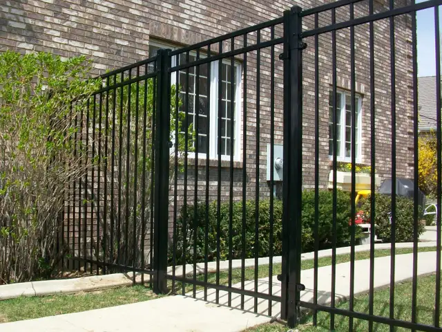 148FT Spear Top Ornamental Fence – 20 Panels   2 Gates, Ring Des - Photo 2