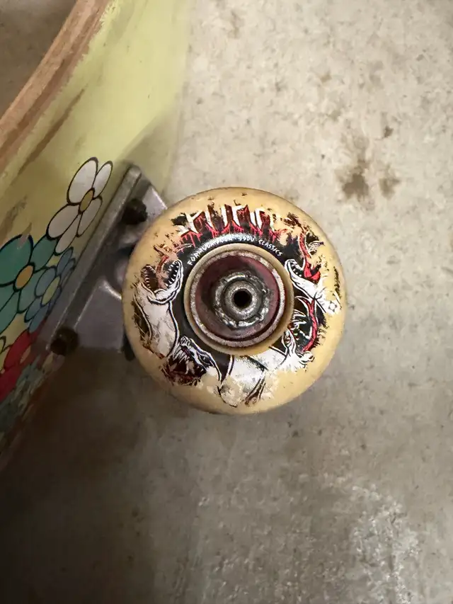 RipNDip Skateboard - Photo 4