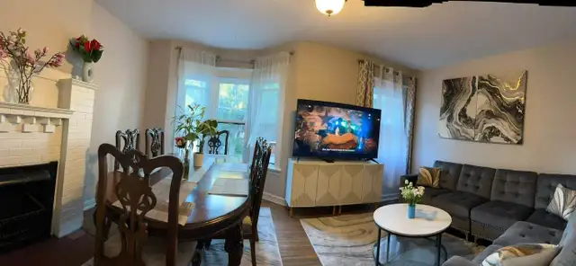 Brand new Furnished Bedroom, in 3-bedroom Apt,May 1st,High Park