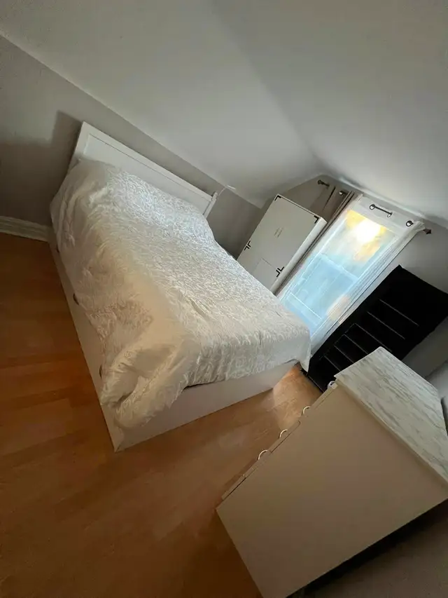 Brand new Furnished Bedroom, in 3-bedroom Apt,May 1st,High Park - Photo 4