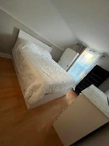 Brand new Furnished Bedroom, in 3-bedroom Apt,May 1st,High Park - Photo 4