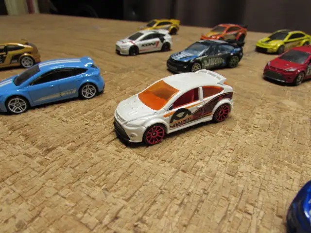 Hot Wheels Ford Focus Collection,- 30 cars in total - Photo 7