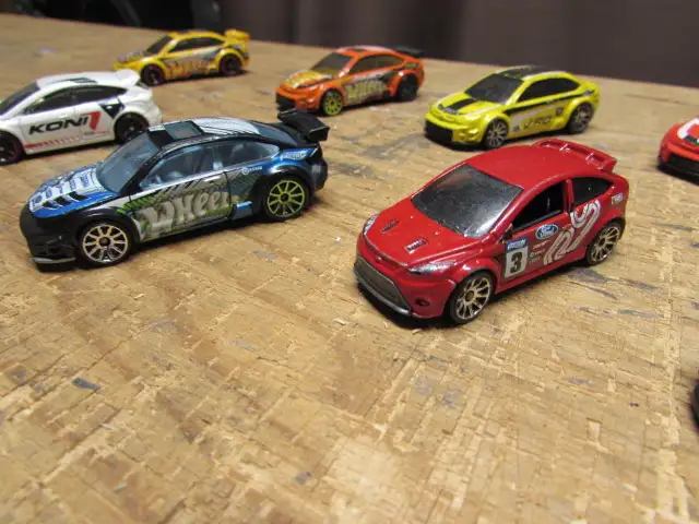 Hot Wheels Ford Focus Collection,- 30 cars in total - Photo 8