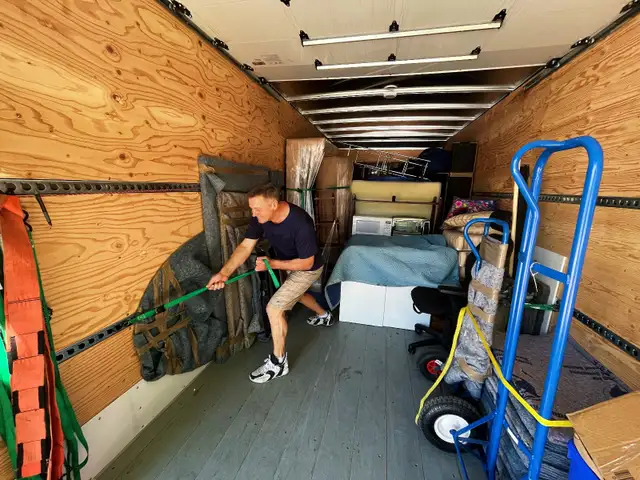 Top-Rated Secure Movers | Local & Long Distance   Trucks 16–26ft - Photo 5