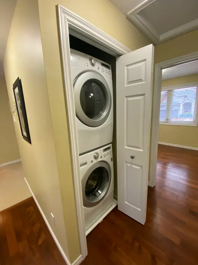 3 BEDROOM APT. in St. Claire Gardens, near Algonquin College - Photo 6