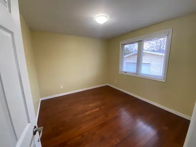 3 BEDROOM APT. in St. Claire Gardens, near Algonquin College - Photo 8