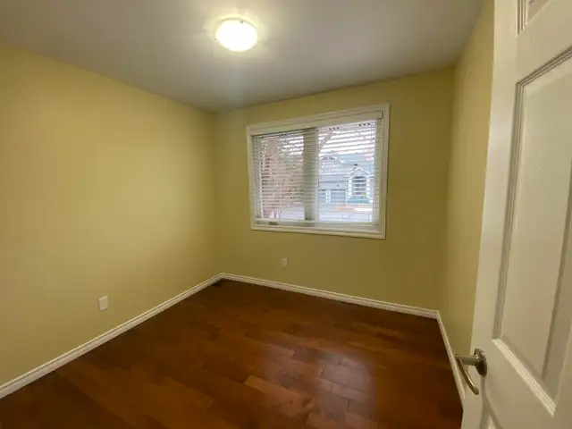 3 BEDROOM APT. in St. Claire Gardens, near Algonquin College - Photo 9