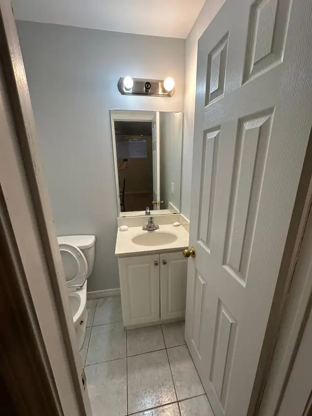 Basement apartment for rent - Photo 2