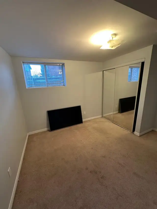 Basement apartment for rent - Photo 5