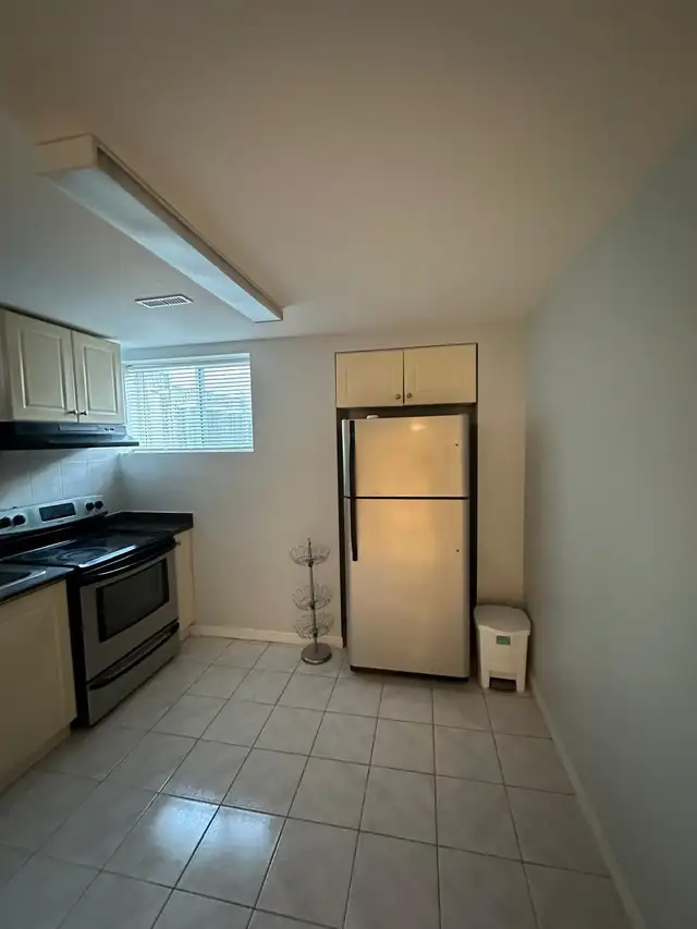 Basement apartment for rent - Photo 9