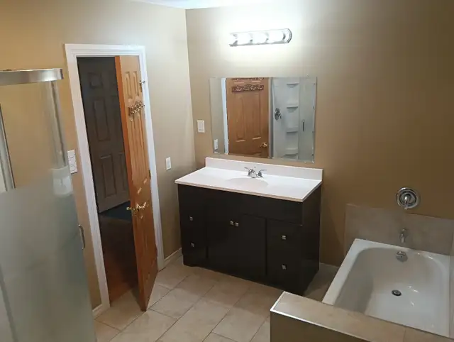 3 bedroom spacious apartment heated - Photo 8