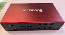 GEN 3 FOCUSRITE SCARLETT 4I4 WITH BOX - Photo 2