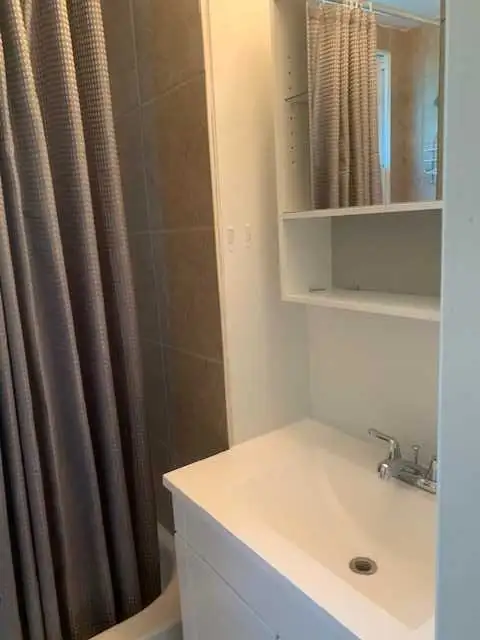 5 Bedroom Townhouse on Gladstone! - Photo 6