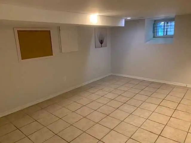 5 Bedroom Townhouse on Gladstone! - Photo 8