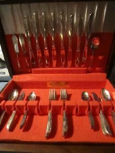 #88-74A  LILAC TIME silverware set for 8 - Photo 2