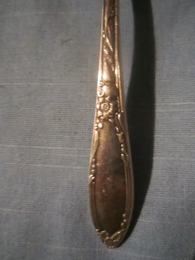 #106-208A  VISTA silverware set for 6