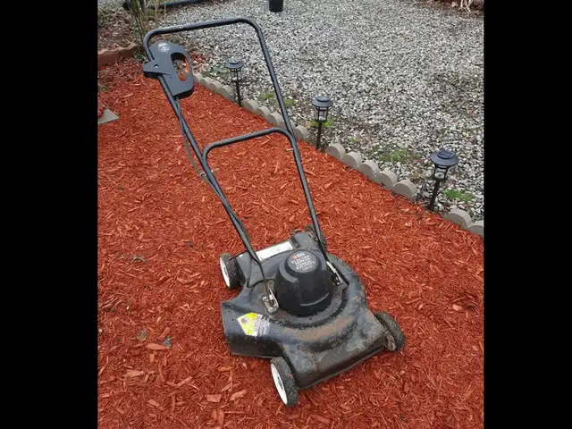 Black & Decker Electric Lawn Mower