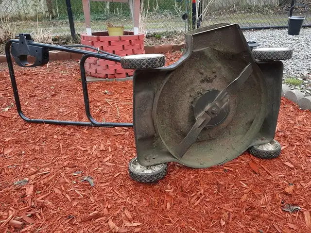 Black & Decker Electric Lawn Mower - Photo 3