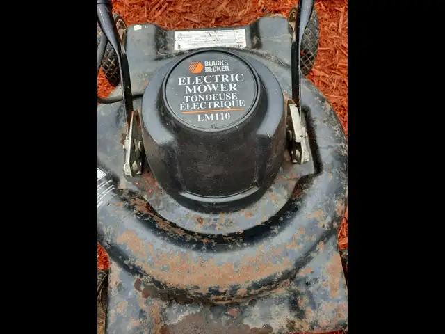 Black & Decker Electric Lawn Mower - Photo 4