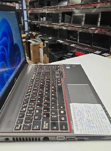 Laptop Fujitsu Lifebook E756 i7-6600 8Go DDR4 SSD 240Go 15,6po - Photo 2