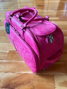 Beautiful Women's Pink Travel Bag BRAND NEW with Keys - Photo 2