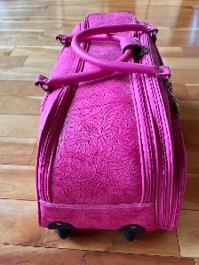 Beautiful Women's Pink Travel Bag BRAND NEW with Keys - Photo 3