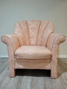 Gorgeous Wingback Chair in Excellent Condition