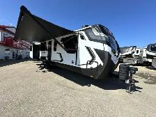 2025 Outback 341RD, LUXURIOUS, SPACIOUS, COUPLES UNIT