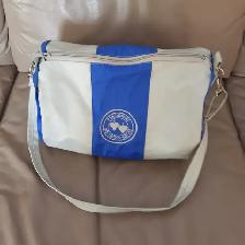 BEAU SAC BLEU GRIS 8'HAUTx14'LARGE POUR ÉCOLE OU AUTRE: $15.00