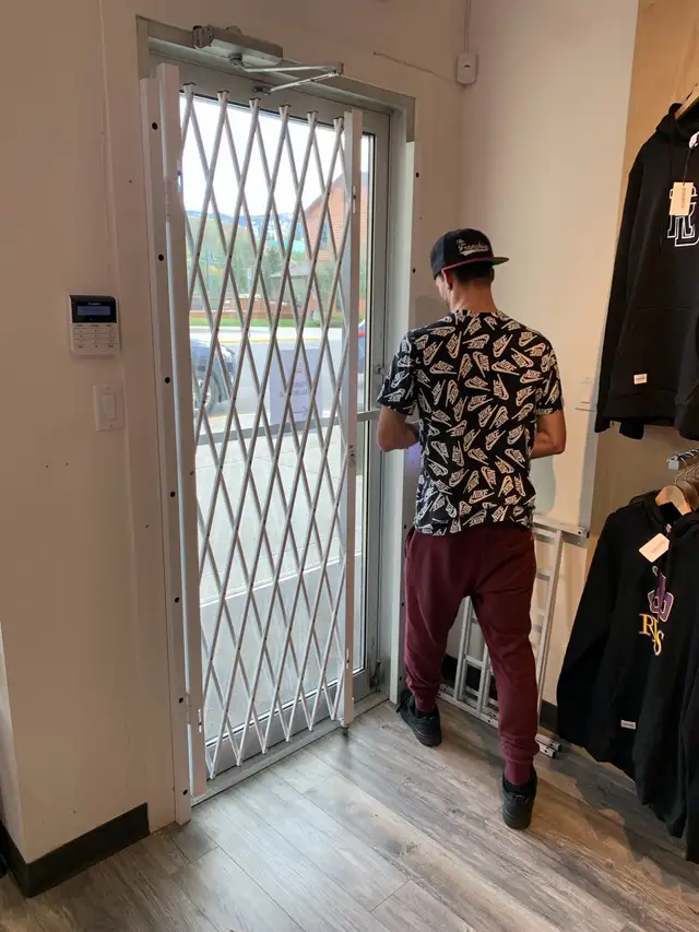 SECURITY GATES/BARS - Photo 5