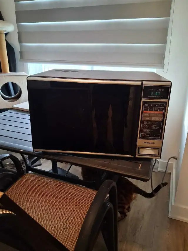 micro-onde à donné il fonctionne très bien  contacté Evelyne