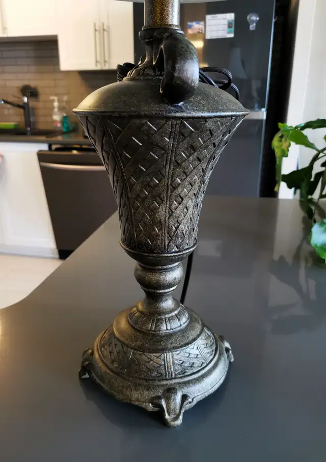 Pair of Vintage Style Metal Vase Table Lamps - Photo 6