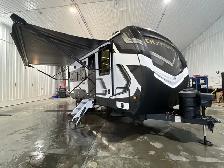 2025 Outback 221MD COUPLES, OPEN CONCEPT BLOWOUT CLEARANCE SALE