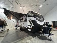 2025Outback 212RB OPEN CONCEPT COUPLES TRAILER CLEARANCE