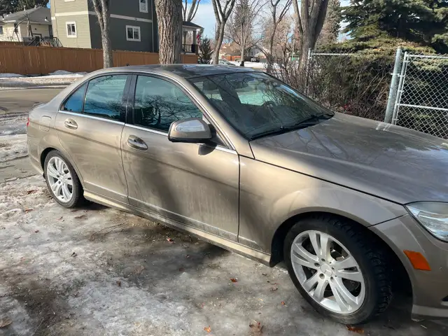 2009 Mercedes C350 - Low mileage - Photo 3