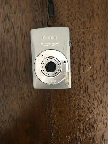 Canon power shot SD 750 compact digital camera