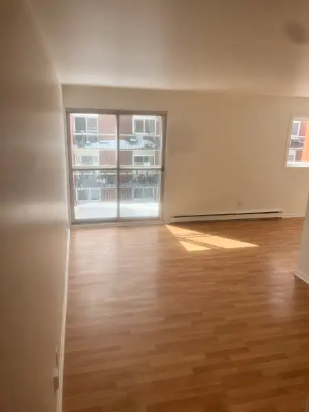 Superbe grand 5 1/2, Lévis sur 2 étage cuisine rénové AVRIL - Photo 4