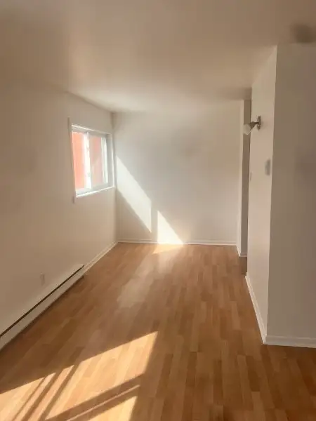 Superbe grand 5 1/2, Lévis sur 2 étage cuisine rénové AVRIL - Photo 5