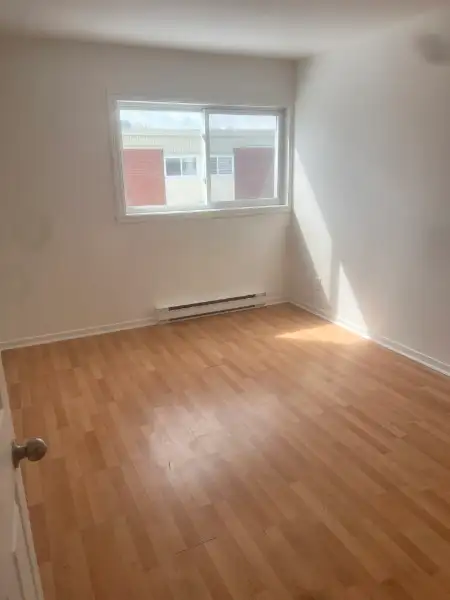 Superbe grand 5 1/2, Lévis sur 2 étage cuisine rénové AVRIL - Photo 6