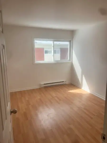 Superbe grand 5 1/2, Lévis sur 2 étage cuisine rénové AVRIL - Photo 7