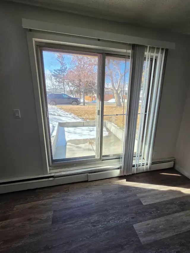 2 Bedroom Apartment In Highland Green RENOVATED UNIT!! - Photo 12